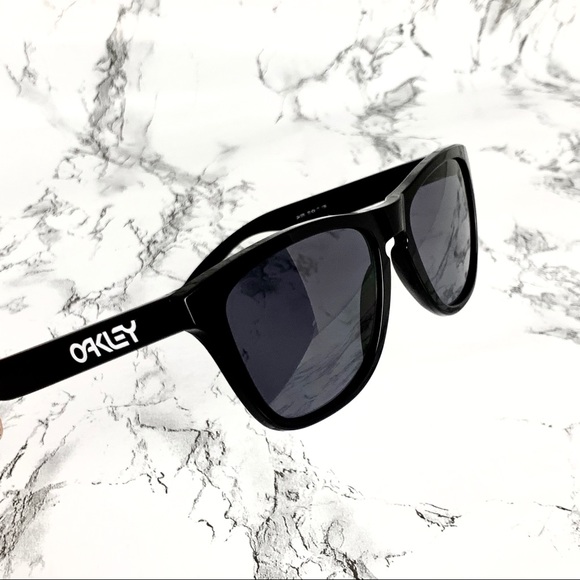 Oakley Black Frogskins with Black Lens - Picture 4 of 8